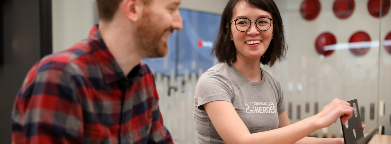 Colegas de trabalho sorrindo